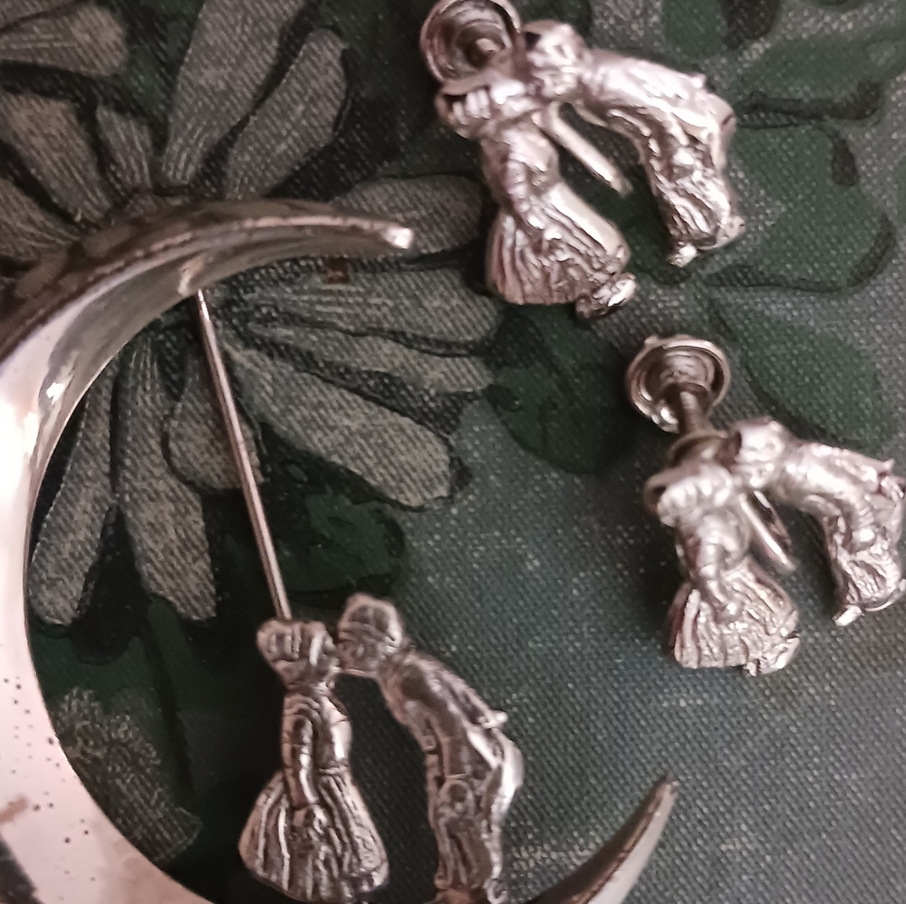 Lang Sterling Crescent Moon Kissing Dutch Couple Set - Picture 9 of 9